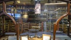 Atatürk'ün ilaçlarını aldığı eczane malzemeleri sergide