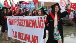 Yağmur altında mezuniyet