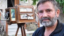 Baba yadigarı fotoğraf makinesine gözü gibi bakıyor