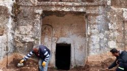 Roma dönemi mezarları gün yüzüne çıkarılıyor