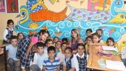 Masal kitabının içindeymiş gibi ders işliyorlar