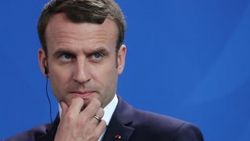 Fransızların çoğunluğu Macron'dan memnun değil