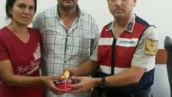 Jandarma çalınan altınları sahibine teslim etti