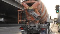 Beton mikserinin çarptığı yaya hayatını kaybetti