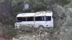 İşçileri taşıyan servis şarampole devrildi