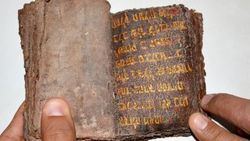 700 yıllık Tevrat'ı satmaya çalışırken yakalandılar