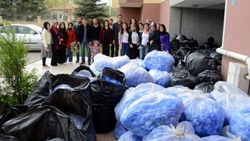 Öğrenciler engelliler için 2,5 ton mavi kapak topladı