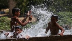 Urfa'da sıcak hava etkili oluyor