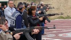 Muhtarlara, Polis Haftası'nda atış eğitimi