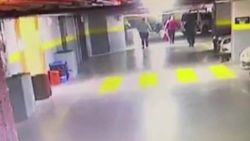 Uyuşturucu satıcıları site otoparkında yakalandı