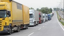 Kapıkule'de 8 kilometrelik tır kuyruğu