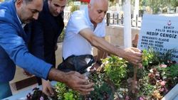 Şehidin kabrine memleketinden getirilen toprak bırakıldı