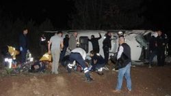 Eskişehir'de servis midibüsü devrildi