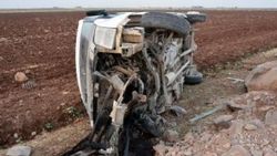 Siverek’te minibüs devrildi