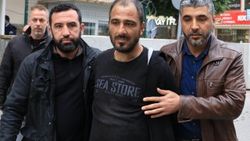 Evden altın çalan hırsızı vatandaşlar yakaladı