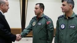 Cumhurbaşkanı Erdoğan pilotlarla görüştü