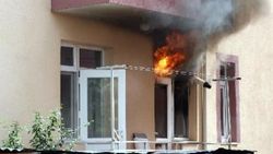 Buzdolabı patladı, ev alev aldı