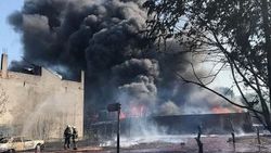 Bursa'da boya fabrikasında yangın
