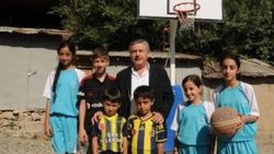 Bakan Bak, Hakkarili çocukları sevindirdi