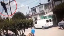 Elektrik direğine çıkan işçi akıma kapıldı
