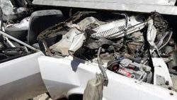 Park halindeki kamyona çarpan otomobilin sürücüsü öldü