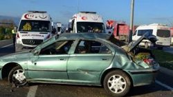 Manisa'da otomobil takla attı: 3'ü çocuk 6 yaralı