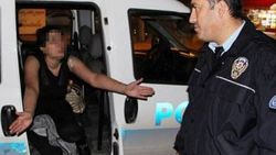Alkollü kadın eşini döven adama müdahale edince kavga çıktı