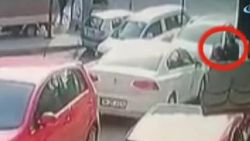 Sokak ortasında karısının boğazını kesen cani tutuklandı