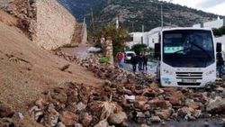 Bodrum'da istinat duvarı çöktü