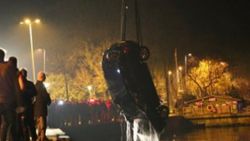 Denize uçan otomobilden cesetleri 18 saat sonra çıkarıldı