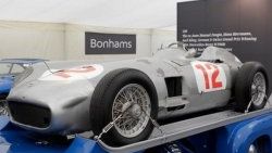 1954 Mercedes yarış arabası rekor fiyata satıldı