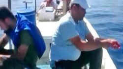 Oltalarına balık yerine 30 kilo esrar takıldı