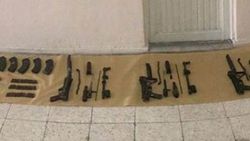 Şüphelinin çantasından kalaşnikof ve şarjörler çıktı