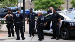 Dallas'ta saldırı sonrası şüpheli şahıs ihbarı yapıldı