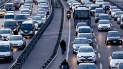 İstanbul-Ankara yolunda tır devrildi
