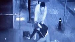Cezaevi firarisi sevgilisini sokak ortasında tokatladı