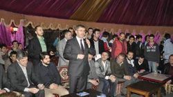 Gençlik çadırında gençlerle sohbet
