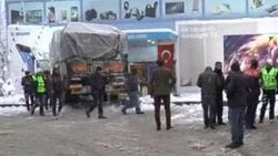 Telefon dükkanına kamyonla daldı
