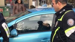 Çaldıkları otomobilde uyuyakalan hırsızlar yakandı