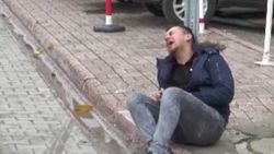 Sınava alınmayınca gözyaşlarına boğulan genç bulundu