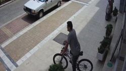Kendisine yardım eden imamın bisikletini çaldı