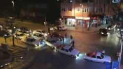 Yolu kapatan asker konvoyu drift yaptı İZLE