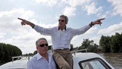 John Kerry Vietnam askerini öldürdüğü bölgeye gitti