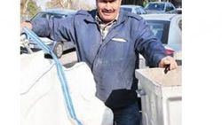 Hurdacı kendisine çarpan adamdan 100 çocuğa mont istedi