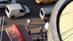 Alkollü sürücü davulcu tokmağıyla polise saldırdı