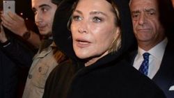 Terör saldırısını duyan Hülya Avşar sahneden indi