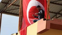 PKK'nın şehit ettiği askerin Manisa'daki evine ateş düştü
