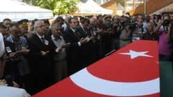 Siirt'te şehit düşen Ömer Erüstün toprağa verildi
