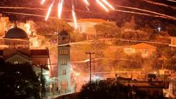 Sakız Adası'nda Paskalya roket savaşıyla kutlandı