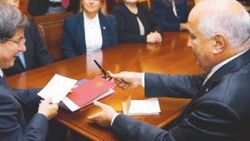 Başbakan Davutoğlu üniversitede ders verecek